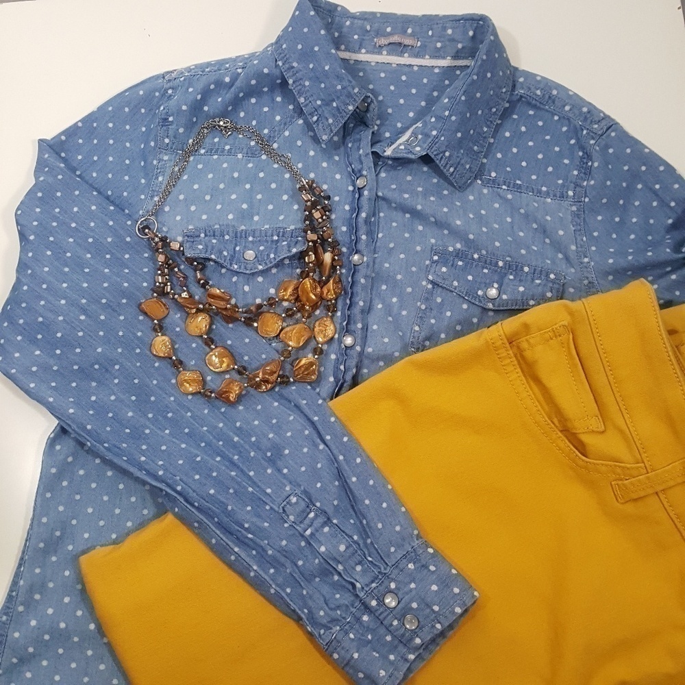 CHARLOTTE RUSSE TOP SIZE MED